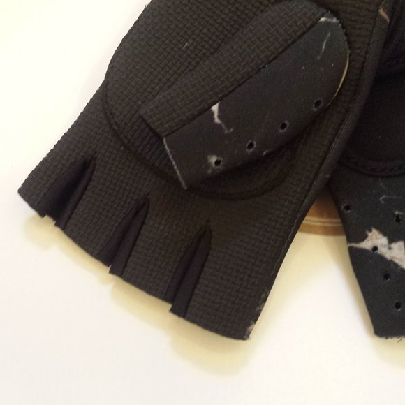 Oak and Reed Training Gloves - Picture 7 of 7